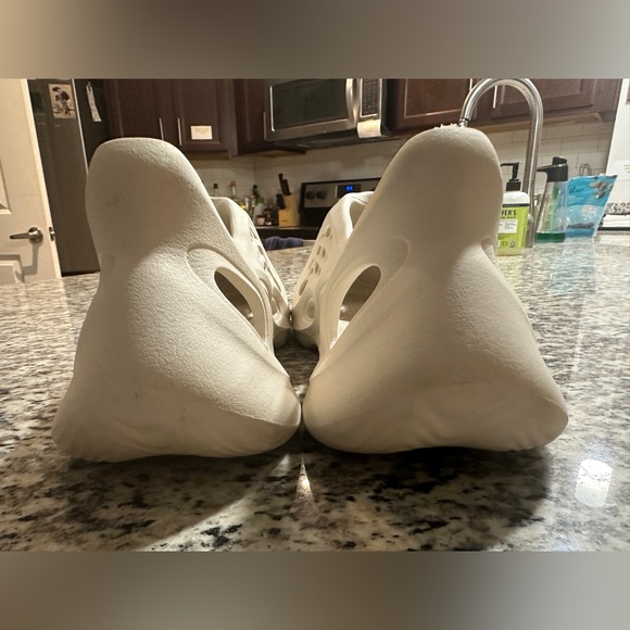 YEEZY Foam RNNR - Picture 4 of 9